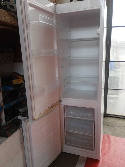 Хладилник с фризер