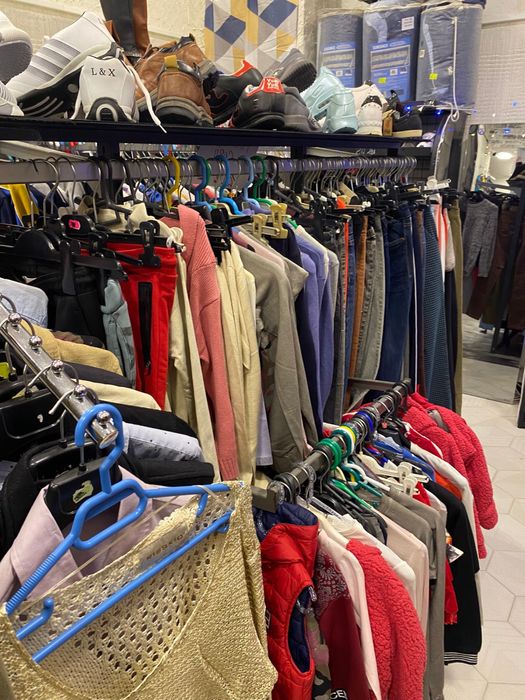 Vand afacere la cheie likidare marfa pret bun