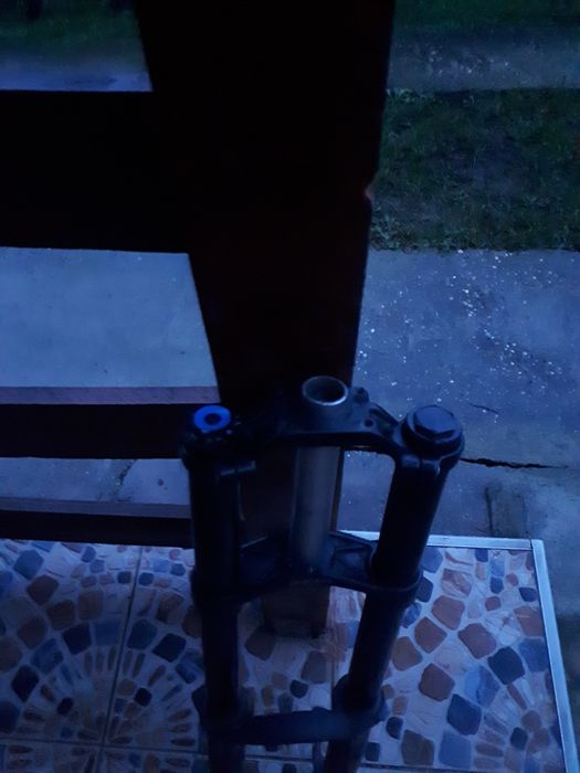 Vand furcă rockshox boxxer 200mm 26