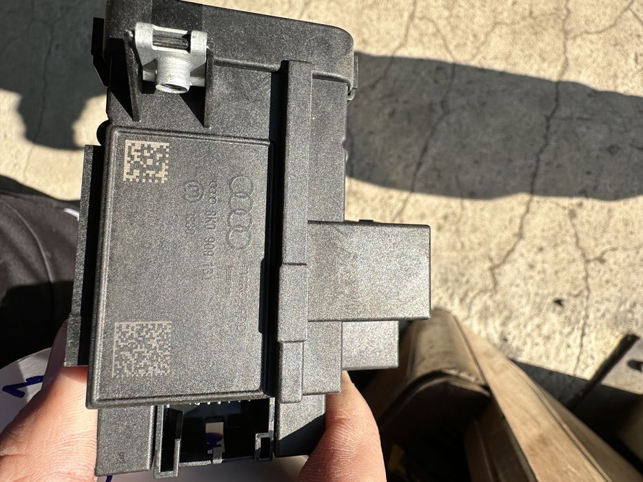 Ключ и Гълтач за AUDI оригинален A4 A5 Q5 8k0909101 c