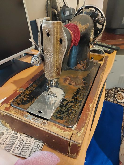 Продается старинная швейная машинка