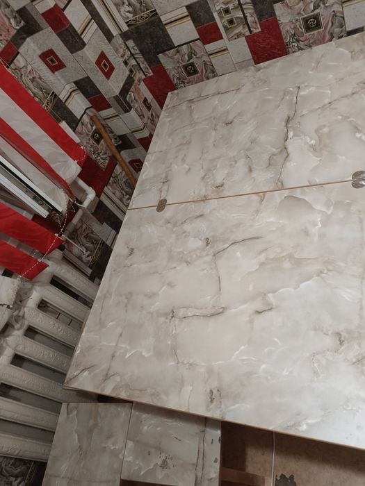 Продается стол со стульями