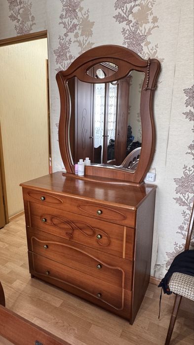 Спальный гарнитур продаю