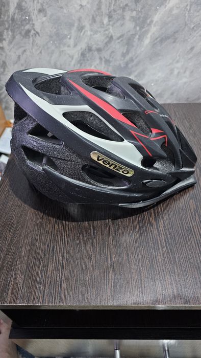 Продам велошлем черный