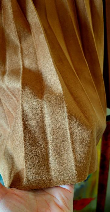 Fusta plisata catifea bej maro