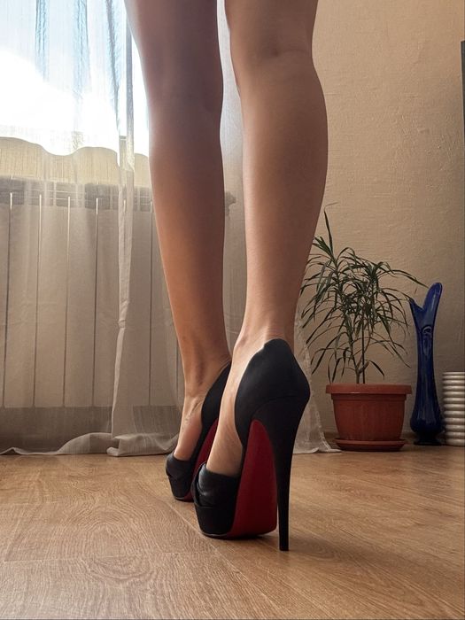 Louboutin токчета