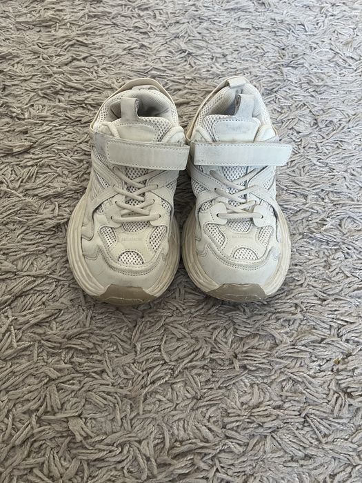 Продам детские кроссовки