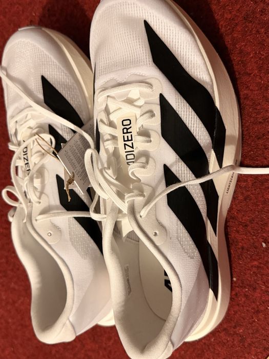 Adidas, marimea 44. Calapodul este mai mic. Se potriveste pentru 42/43
