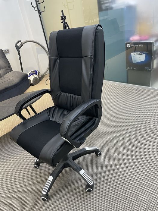 Срочна продам диван офисный мебель