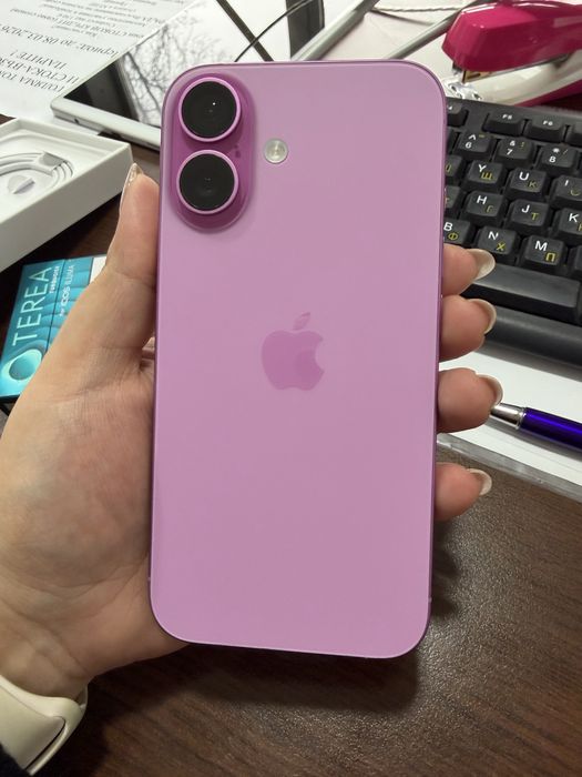 Айфон 16 розов/ Apple 16 pink