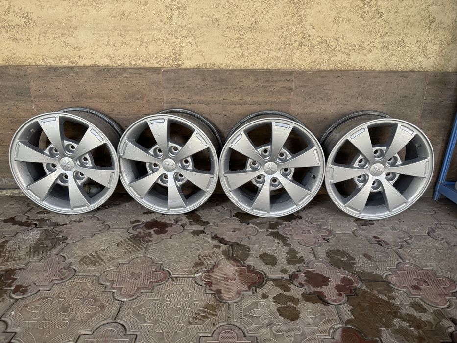 Диски на Pajero срочно