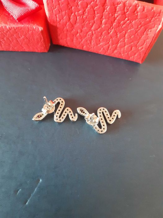 Обеци, сребърни дамски чисто нови в кутийка