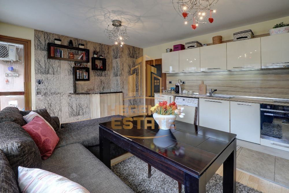 Продава се Двустаен апартамент в Варна, Гръцка махала - 60 кв.м за 2253 €/кв.м - Снимка #2