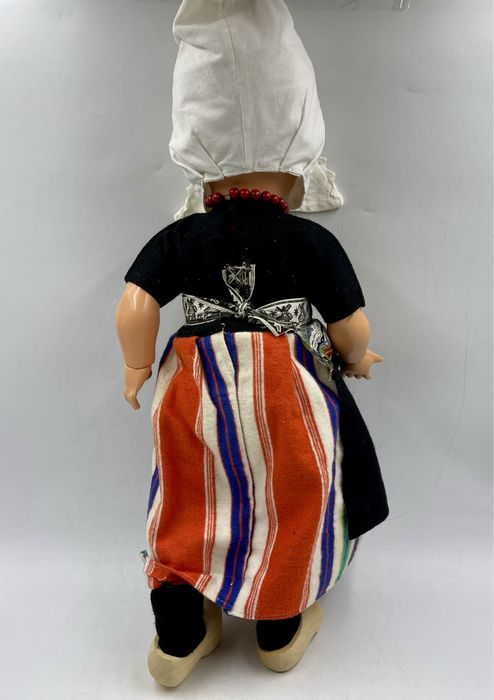 Ретро кукла VOLENDAM HOLLAND с холандска носия от 1960г.