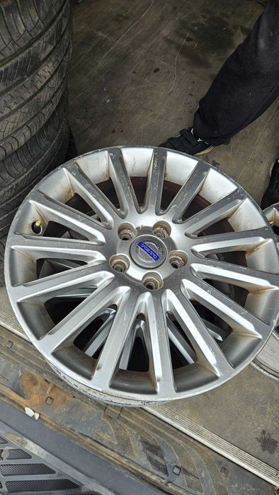 Джанти Volvo R17
