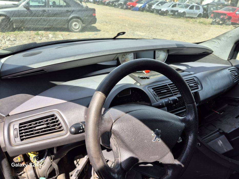 Dezmembram Peugeot 807  2.2 HDI cod motor 4HW