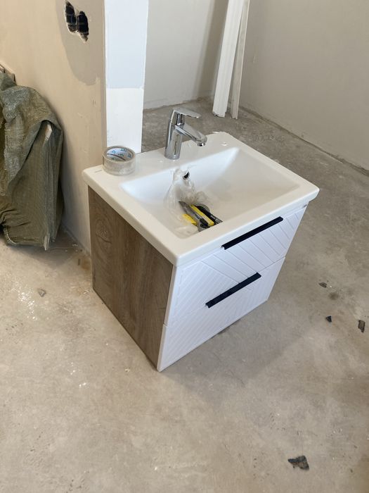 Раковину со шкафом