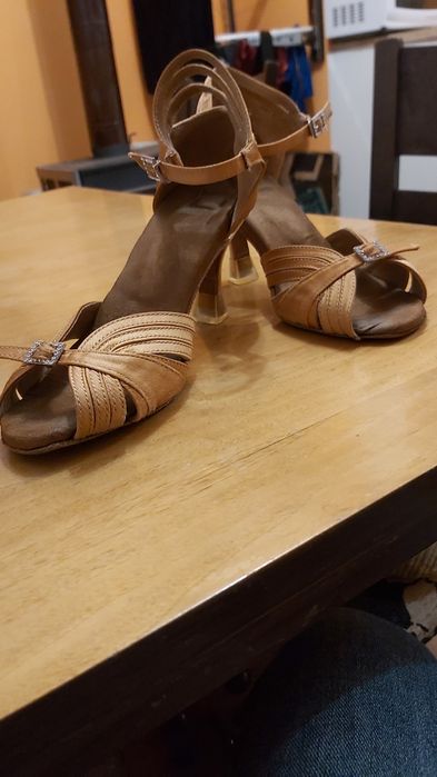 Обувки за латино танци