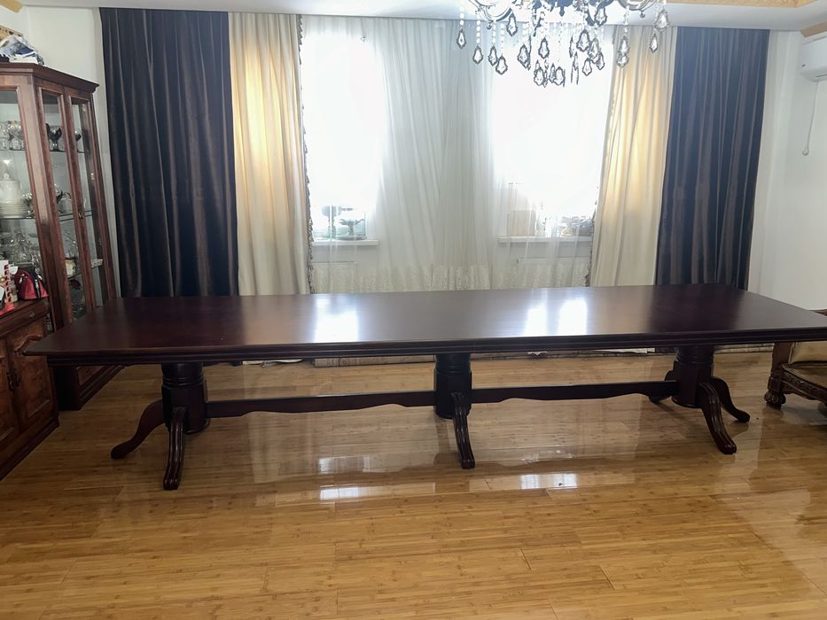 Продается гостинный стол