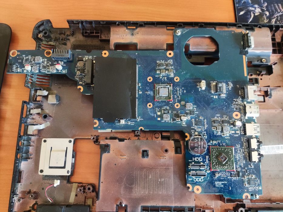 Ноутбук HP 2000 по запчастям