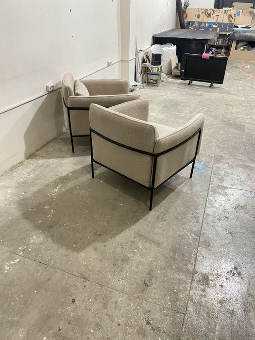 Кресло мягкие удобные из металлического каркаса