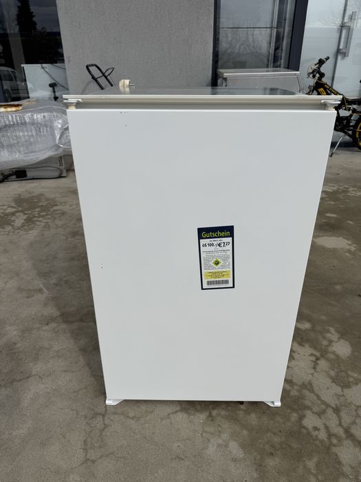 Малък хладилник за вграждане Миеле