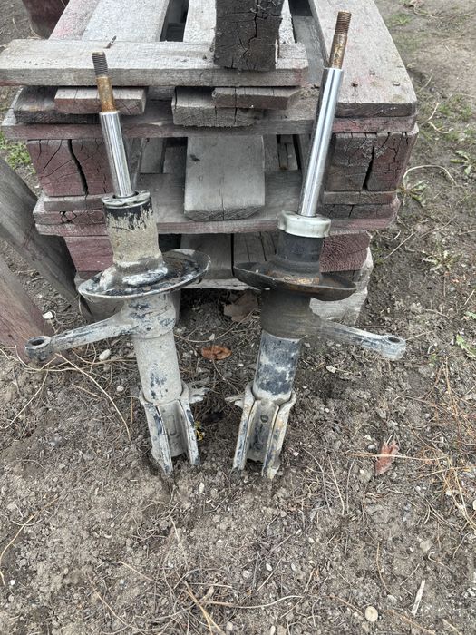 Стойки от ВАЗ в хорошем состоянии