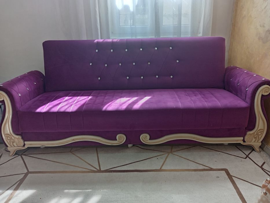 Canapea extensibila cu lada și mobila de bucatarie preț 2500 neg  fără plita și coptor