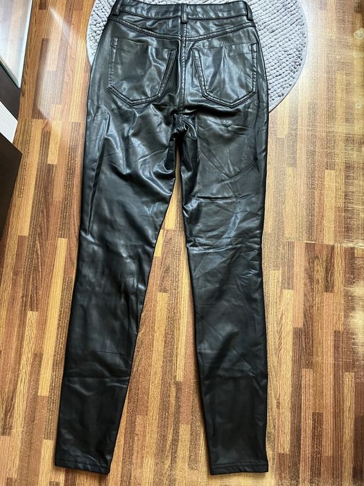 Pantaloni piele