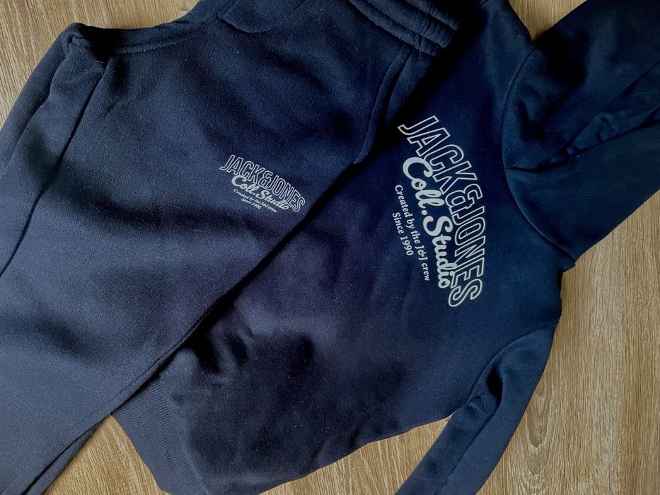 Продавам Яке “Polo”,дънки “Zara” и екип като нови