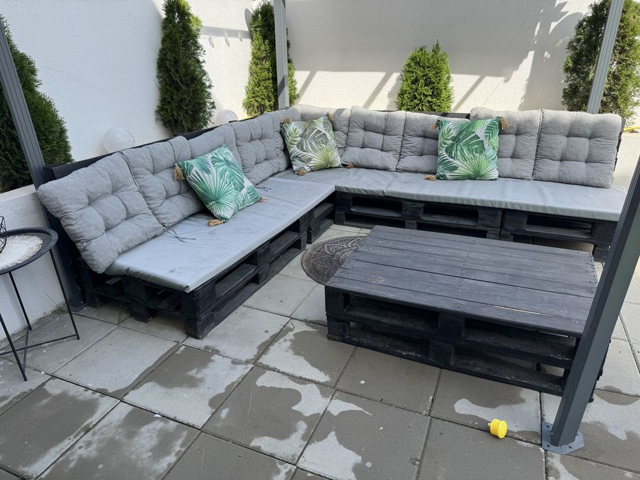 Coltar paleti lemn pt gradina 270x240 plus masa