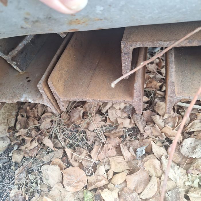 Швеллер двутавр 3500 за метр.