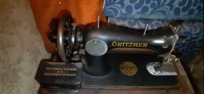 ретро винтидж шевна машина с дървен капак gritzner