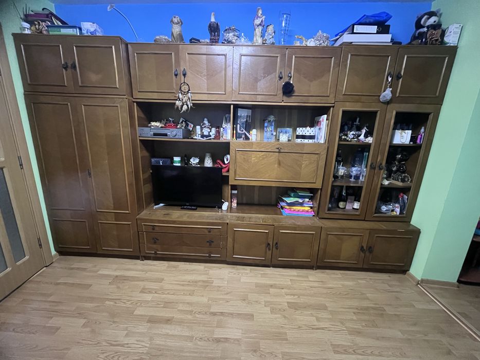 Mobila veche plus dulap