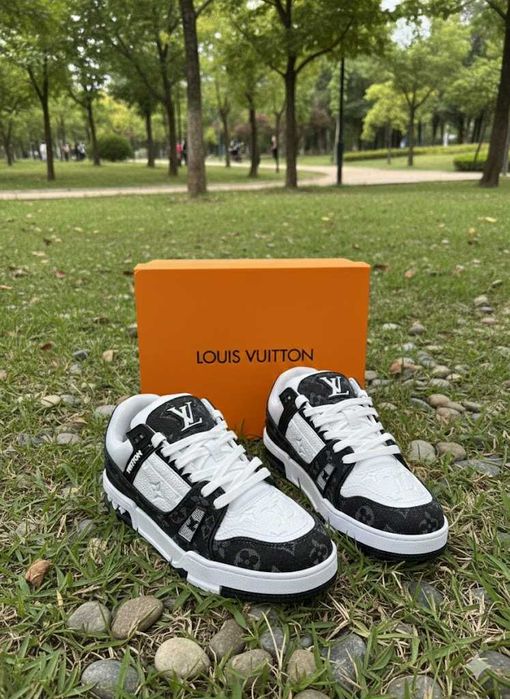 Adidasi LV Trainers Negru Alb - Adidasi Full Box - Calitate Premium