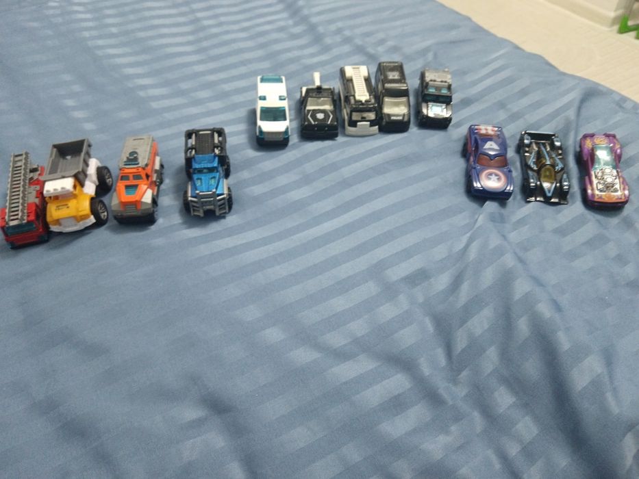 Машинки для игры и коллекции, почти новые!