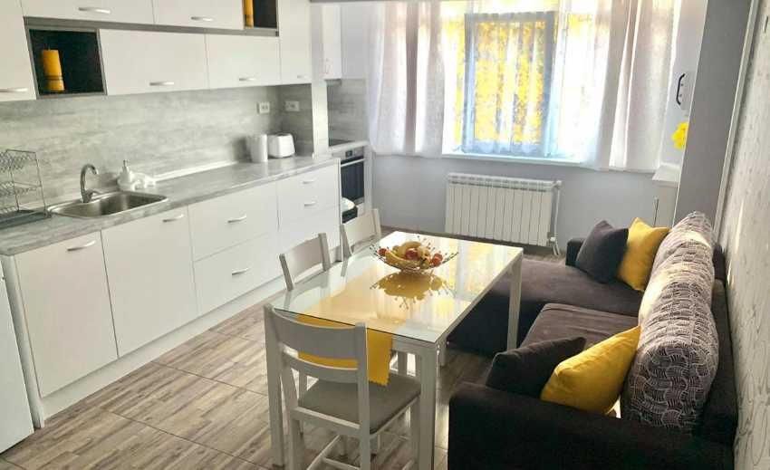 Дава се под наем Двустаен апартамент в Бургас, Зорница - 70 кв.м за 275 € - Снимка #1