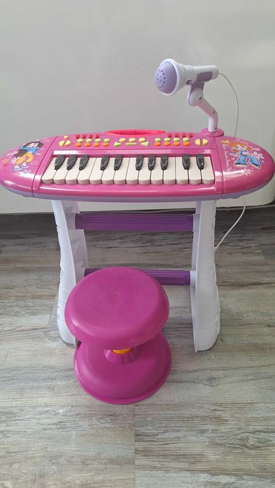 Йоника на стойка със столче