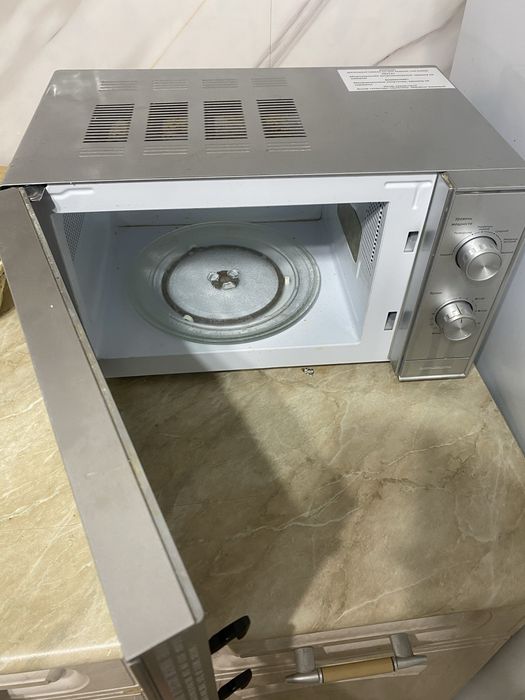 Продаётся микроволновая печь