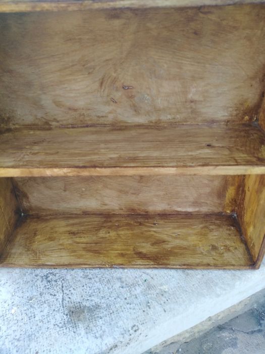 Етажерка на четири нива