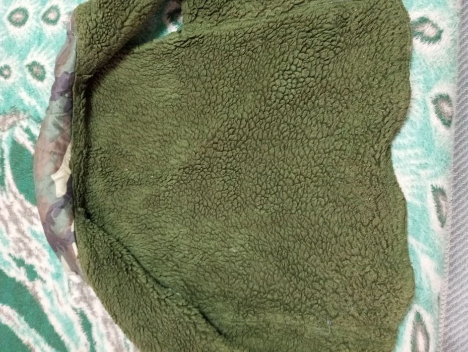 Продам безрукавку утепленную.