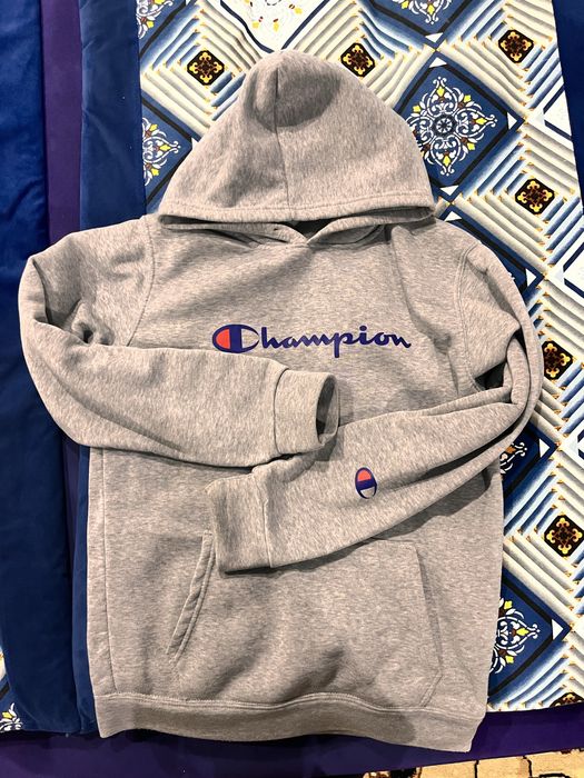 Джинсы и толстовка