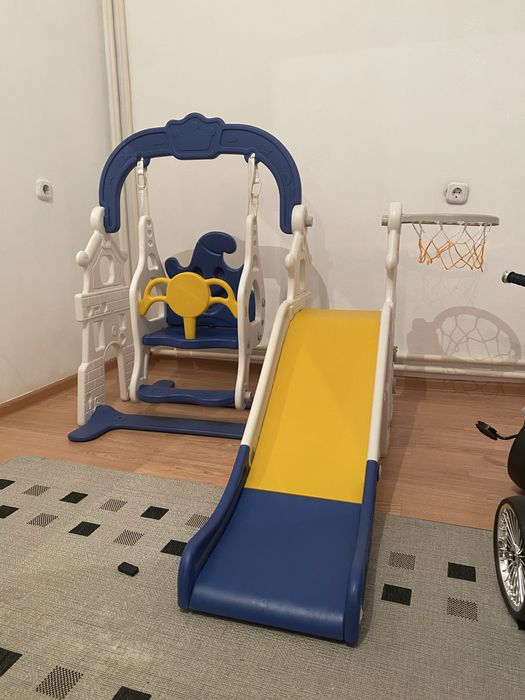 качеля с горкой почти новый