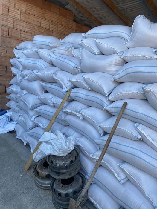 Vindem porumb si grau