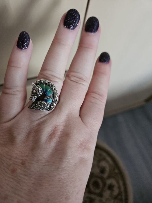 Vând inel superb din argint 925.