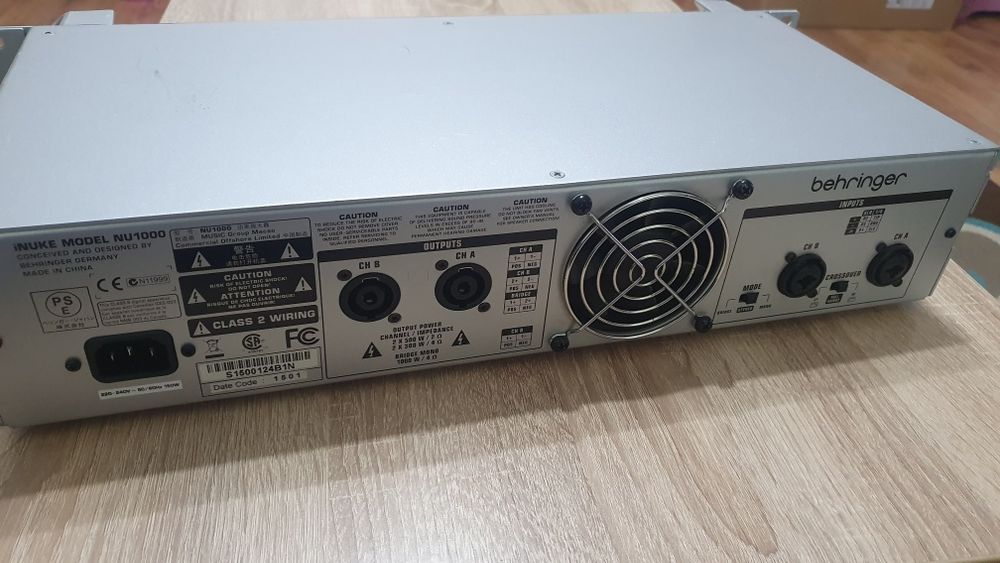 Amplificator Behringer NU1000