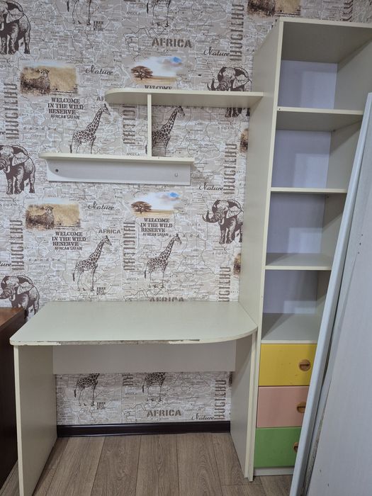 Стол письменный для учёбы