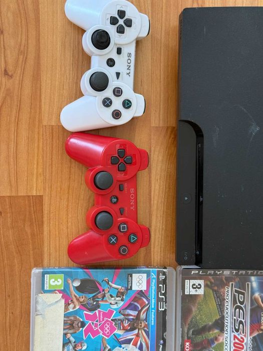 SONY PlayStation 3 с много игри и 2 джойстика