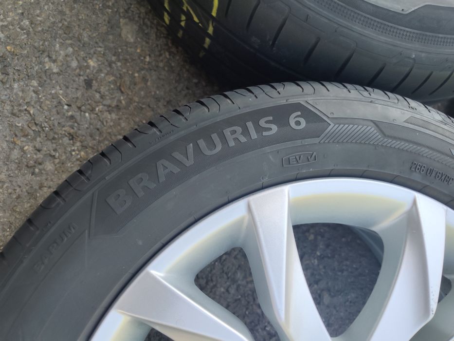 215/55/17" 2бр  Barum bravuris 6,dot0725,7mm
