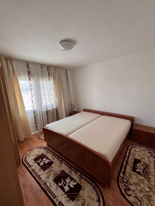 Vând apartament 4 camere decomandat, 79 mp, etaj 3/4 – Lupeni, Bărbăteni